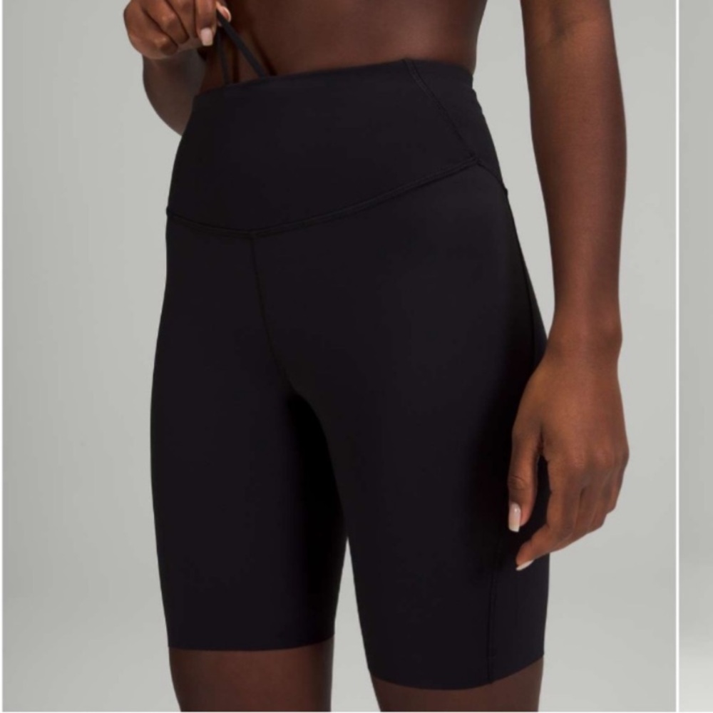 LULULEMON Women’s biker short in black size 4